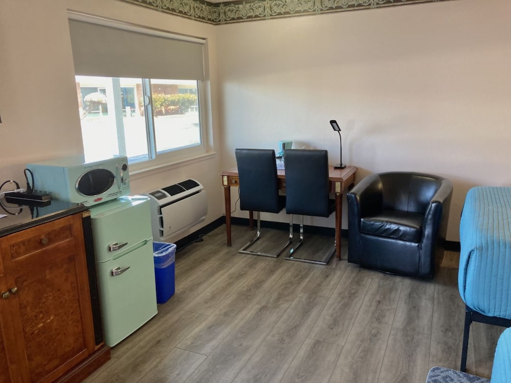 Coast Riders Inn - photo 20