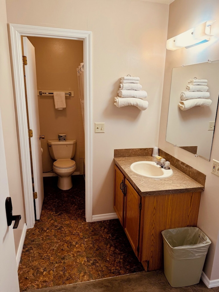 Ho Hum Motel - photo 15