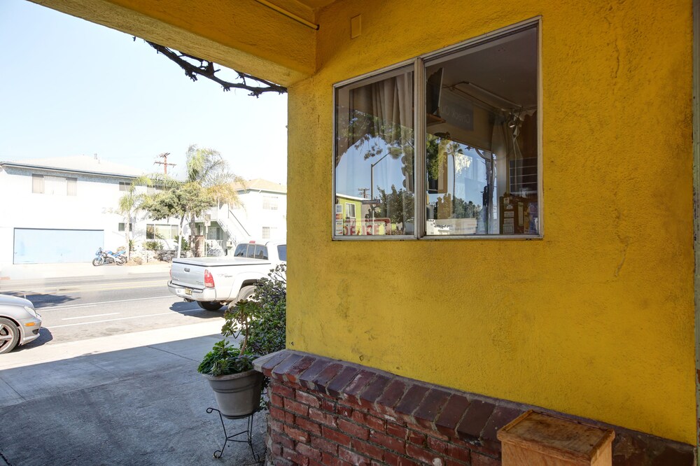 Pavilions Motel - photo 46