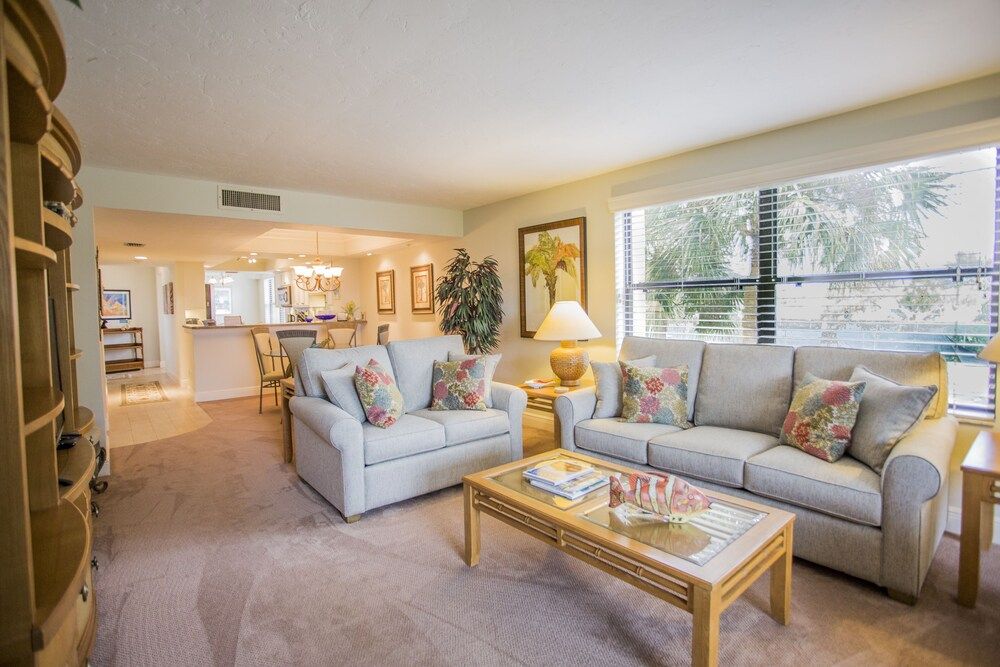 Beachfront Sarasota Resort Condo Siesta Key View — 4-Star Luxury Hotel in Siesta Key, United States