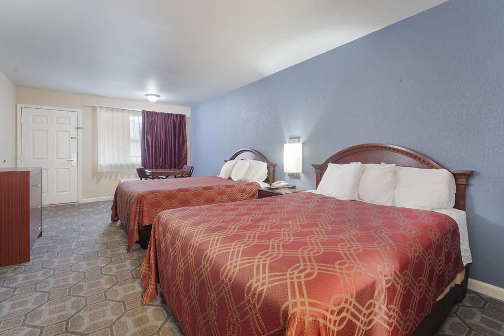 Econo Lodge Thomaston - photo 14