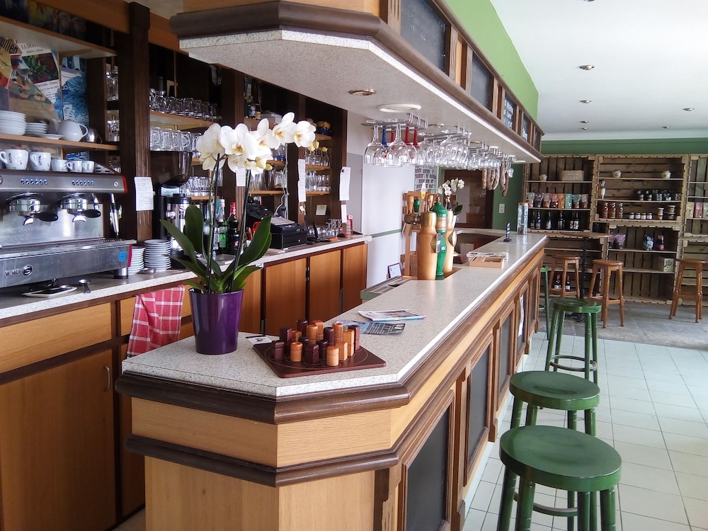 Le Petit Cafe Dans La Prairie — Theix