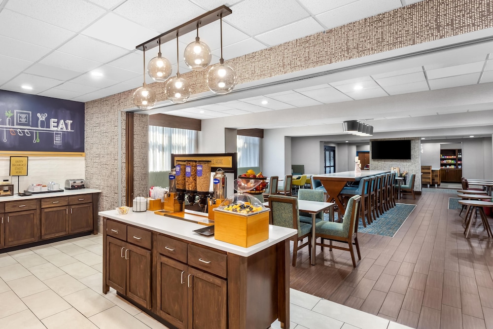Hampton Inn Huntington University Area - photo 43