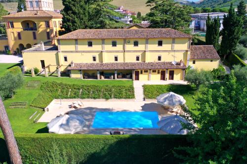 Agriturismo Villa Irelli — 4-Star Luxury Hotel in Castellalto, Italy