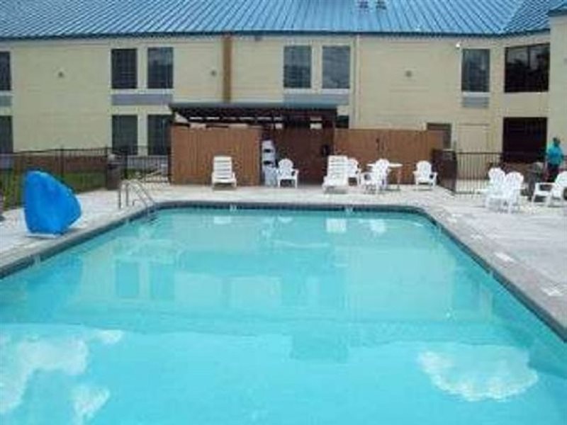 Days Inn & Suites by Wyndham Tahlequah - photo 6