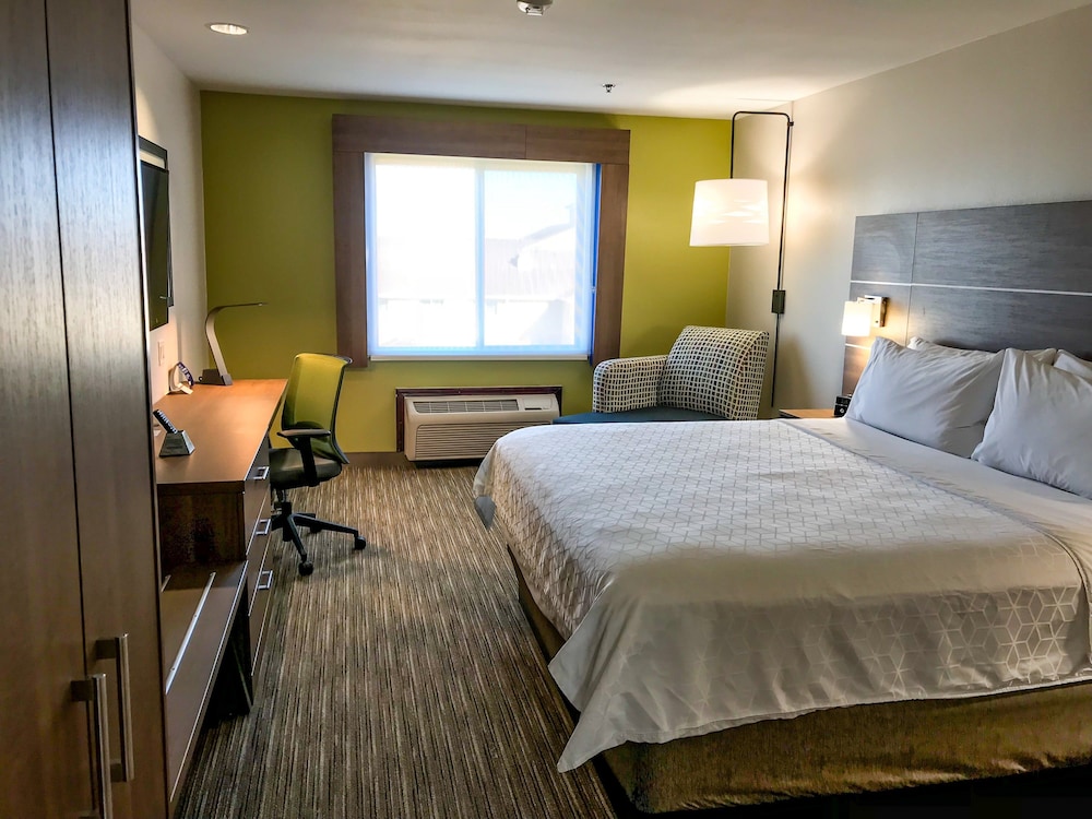Holiday Inn Express & Suites Lubbock West by IHG - photo 8