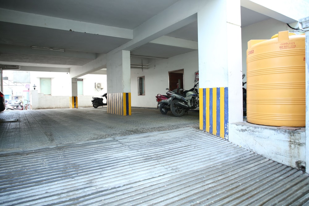 Super Townhouse Arcot Road Near Kauvery hospital — 4-Star Luxury Hotel in Chennai, India