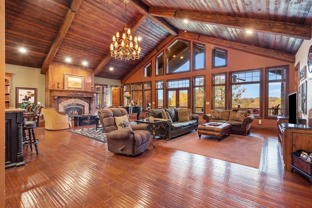The Lodge at Rock Canyon — 4-Star Luxury Hotel in Branson, United States