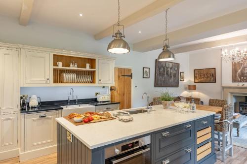 Sun Hill Palins