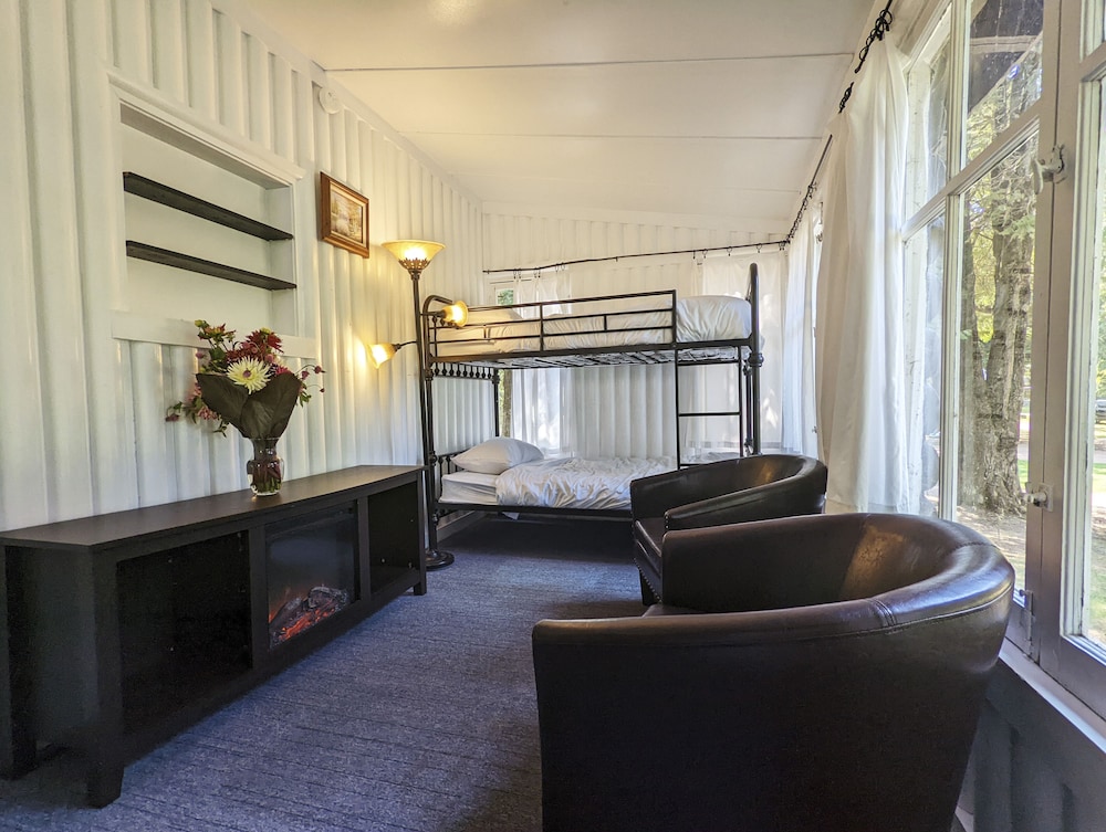 Coadys' Point of View Lake Resort - photo 13