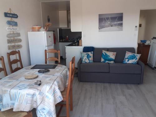 Studio Cabine Sainte Cecile a 100m de la Plage — hotel in Camiers
