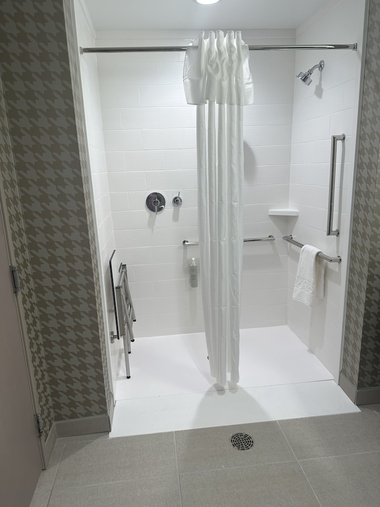 Home2 Suites By Hilton Racine - photo 10