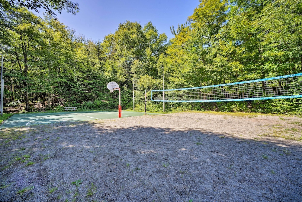 Wilmington Retreat w Deck Lake Views & Game Room in Wilmington, United States