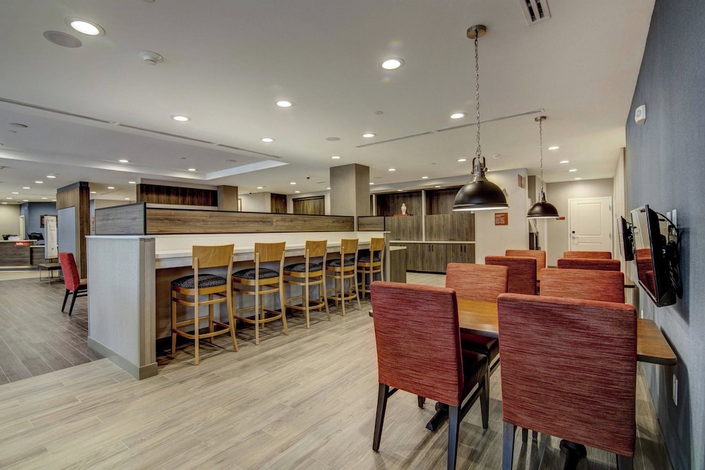 TownePlace Suites by Marriott Houston Hobby Airport - photo 43