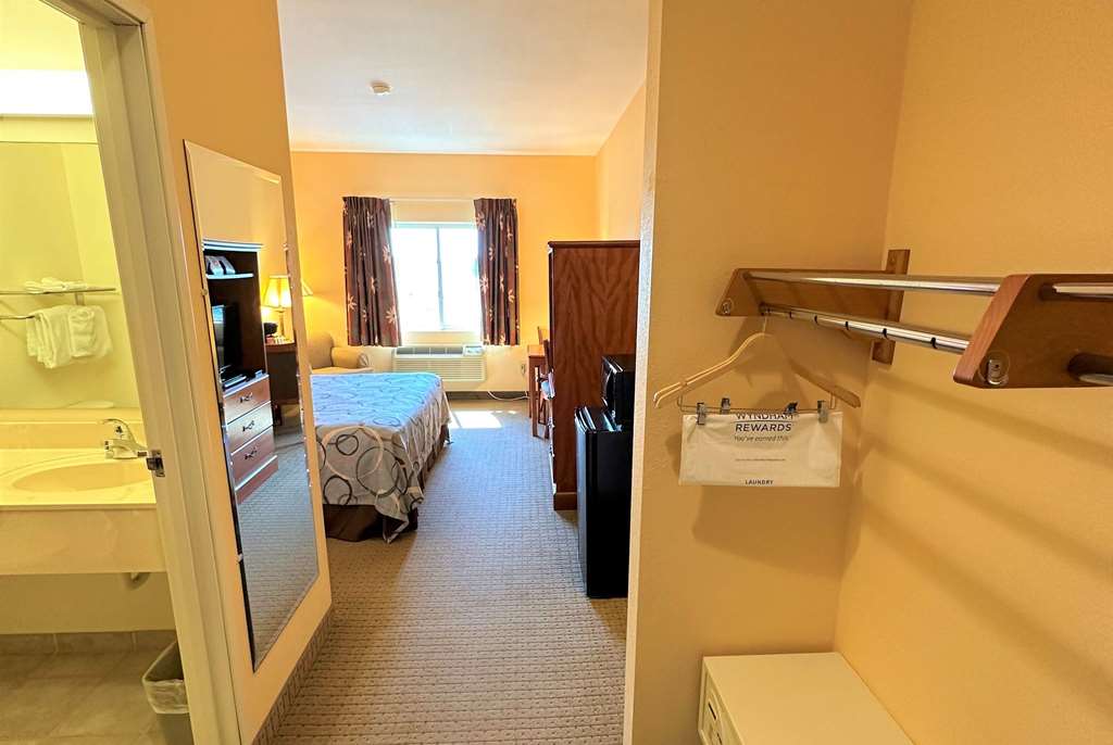 Super 8 by Wyndham Topeka at Forbes Landing - photo 12