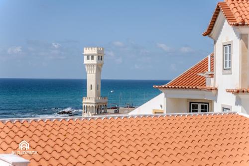 Azenha Beach House Sea view with BBQ — 4-Star Luxury Hotel in Santa Cruz, Portugal