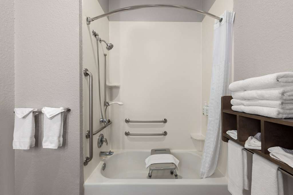 La Quinta Inn and Suites by Wyndham at WaTiki Waterpark - photo 5