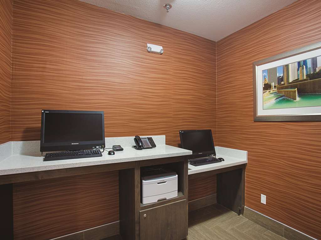 La Quinta Inn & Suites by Wyndham Houston Channelview - photo 44