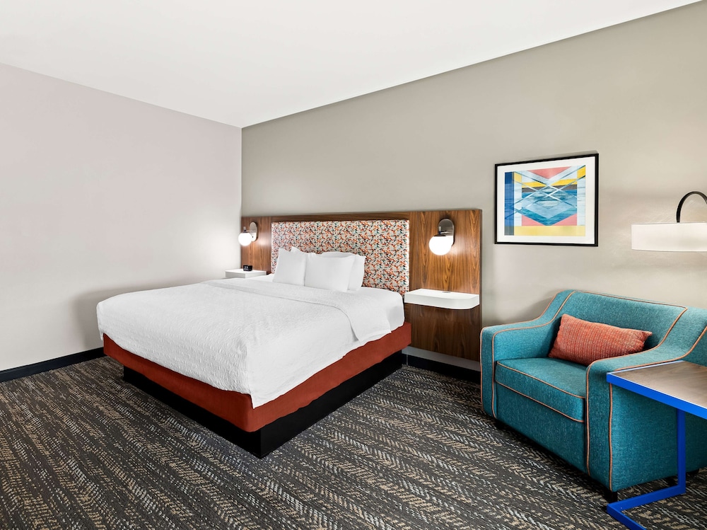 Hampton Inn Longview - photo 9