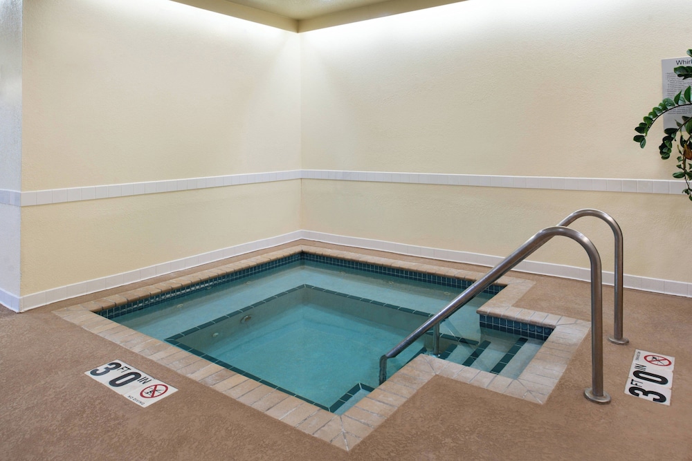 Fairfield Inn & Suites by Marriott Beloit - photo 33
