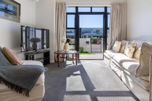 Character Meets Comfort 2 Bedroom City Townhouse — 4-Star Luxury Hotel in Christchurch, New Zealand