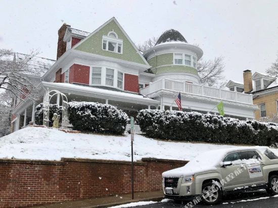 Berkeley House Bed And Breakfast — 4-Star Luxury Hotel in Staunton, United States