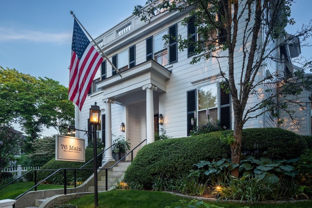 76 Main Ink Press Hotel — Nantucket