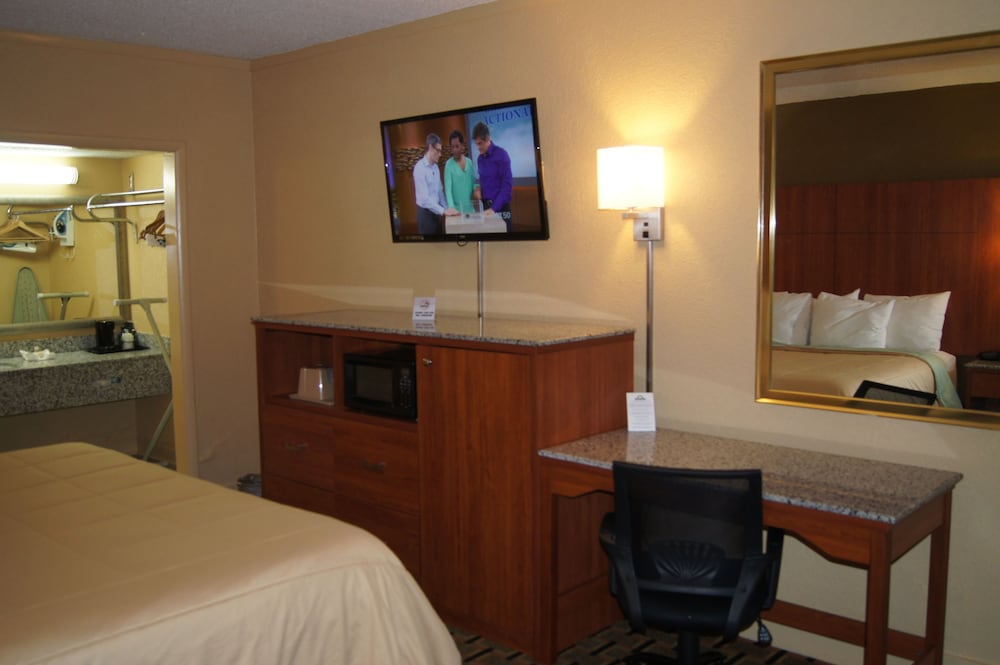 Days Inn by Wyndham Durham Near Duke University - photo 16