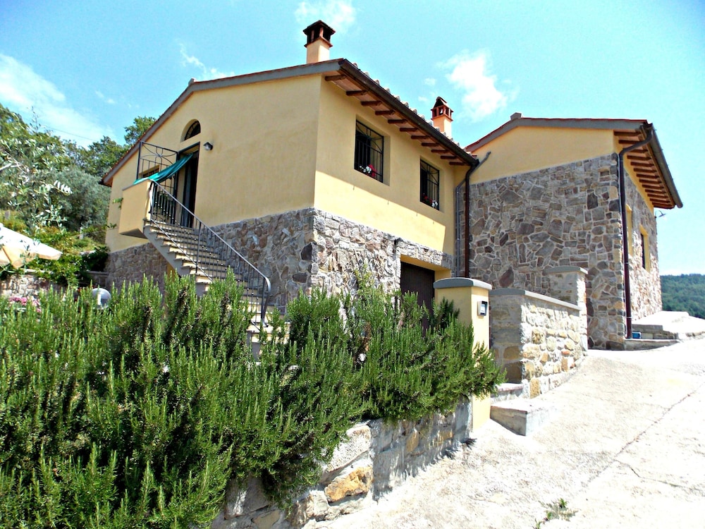Casa Paola — 4-Star Luxury Hotel in Rufina, Italy