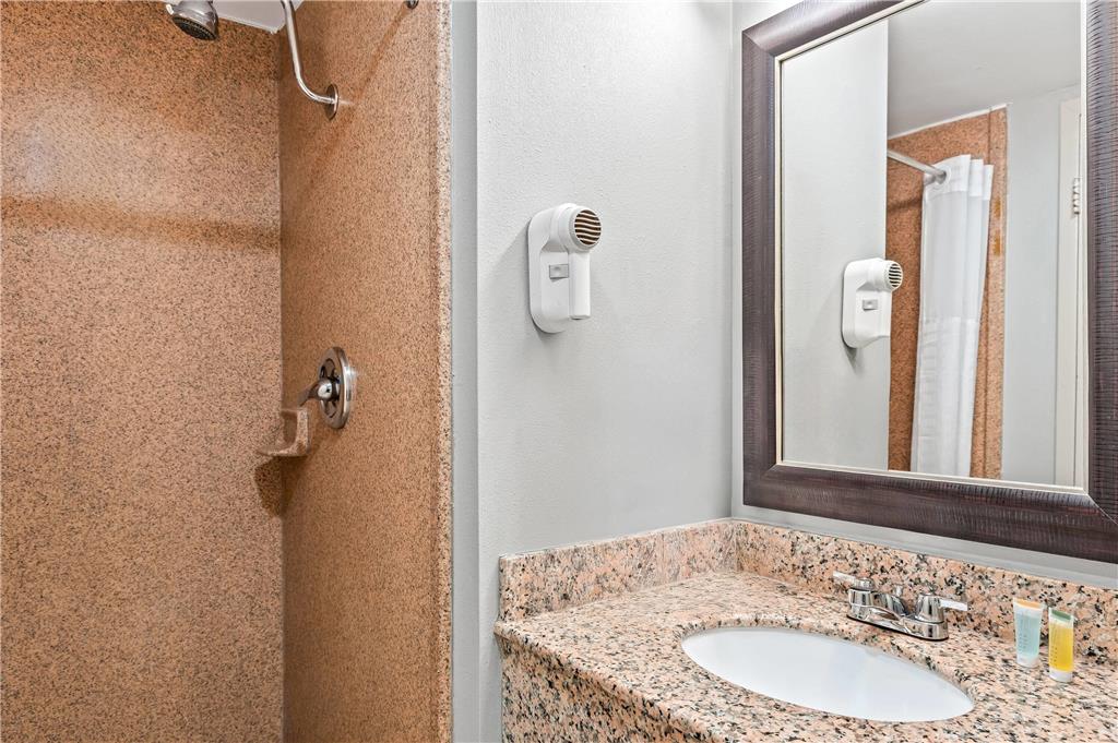 Travelodge by Wyndham Bloomington - photo 30