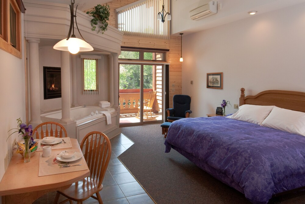 The Chalet Suites Boutique Hotel - photo 2