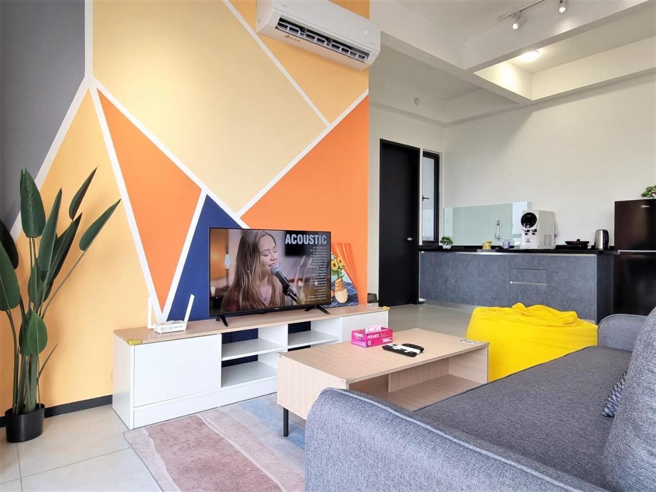 Sunlit Minimalist Suite 7 Pax at Urban Suites Georgetown by SuperStay — 4-Star Luxury Hotel in George Town, Malaysia