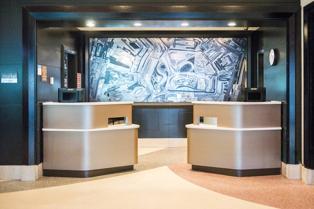 Courtyard by Marriott New York JFK Airport - photo 41