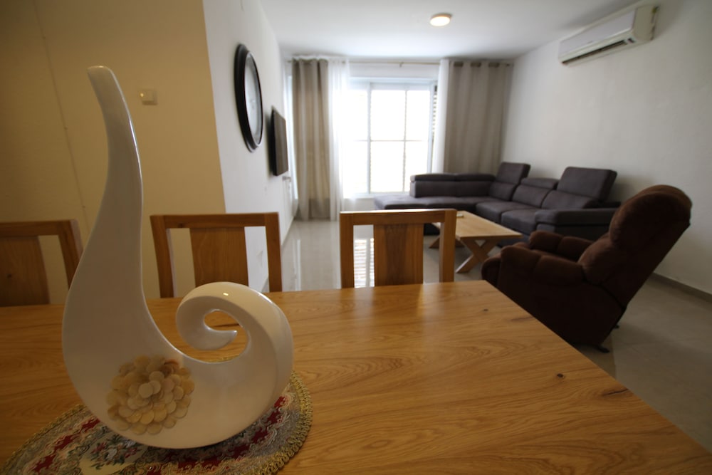 Arendalzrail Apartment Hertsel St. 4 — 4-Star Luxury Hotel in Bat Yam, Israel
