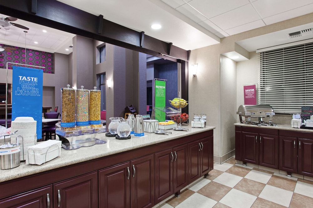 Hampton Inn & Suites Oakland Airport Alameda - photo 21