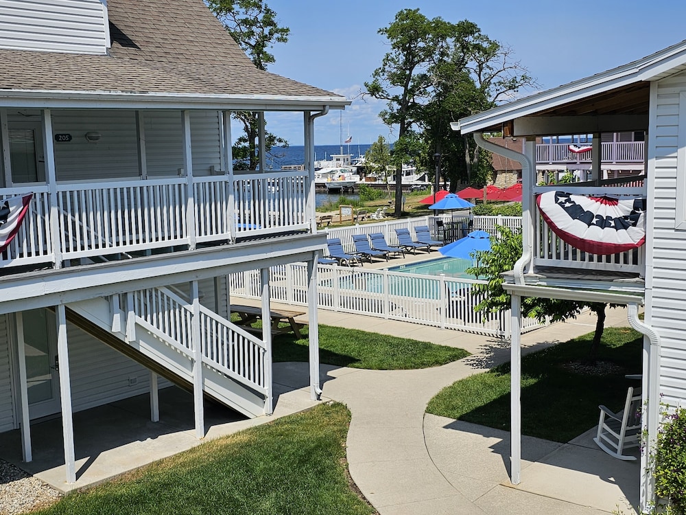 Edgewater Resort - photo 108