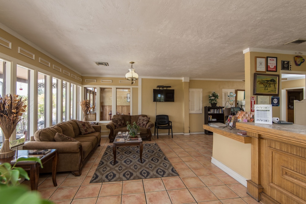 Landmark Lookout Lodge - photo 3