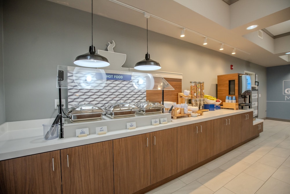 Holiday Inn Express Cleveland by IHG - photo 49
