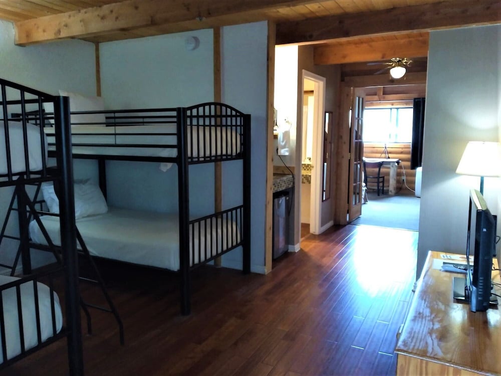 The Boulder Creek Lodge - photo 10