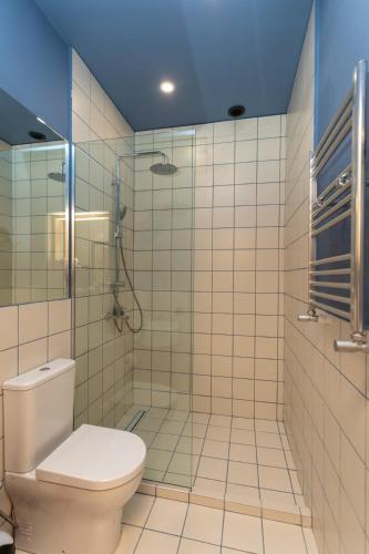 Newly Renovated Modern 2BR Apartment near Fabrika