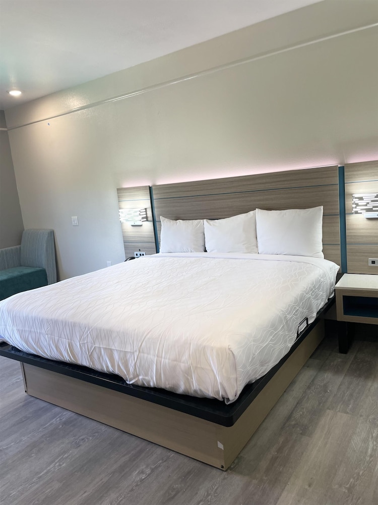 Sonesta Essential North Houston - photo 14