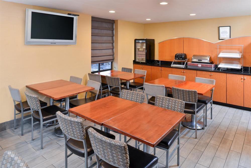 Red Lion Inn and Suites Brooklyn - photo 22