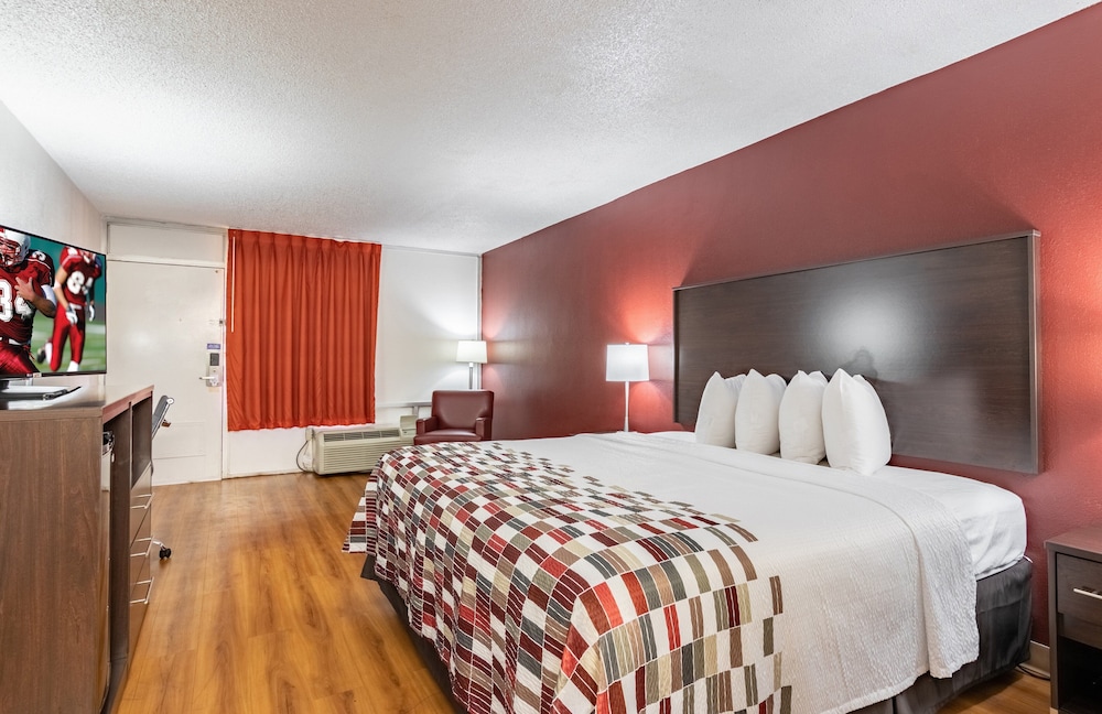Red Roof Inn Forsyth - photo 12
