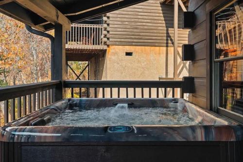 Bear Mountain Hideaway by Avada Properties - last minute hotel in Sevierville