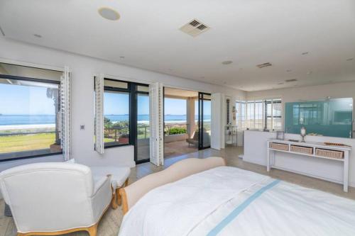 Villa Paradis ocean front with views to behold