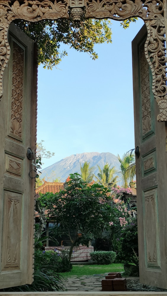 Puri Abian Ari