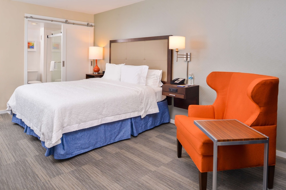 Hampton Inn Seattle Airport - photo 4