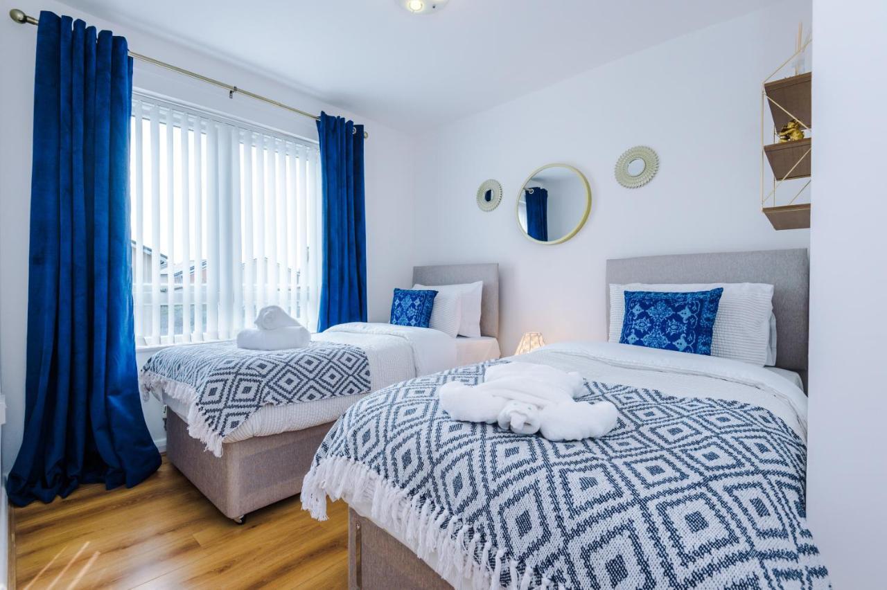 Liverpool 4 Bed Sleeps 9 Groups And Contractors Free Off Street Parking 3 Toilets Free Wifi in Liverpool, United Kingdom