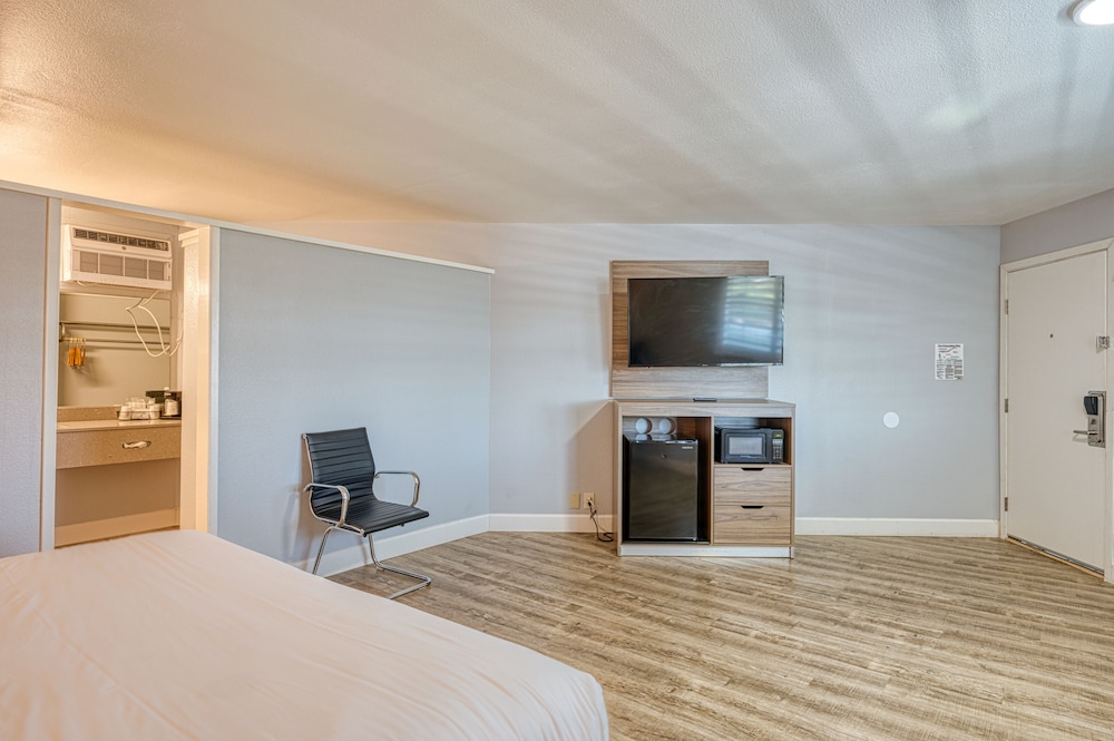 Vagabond Inn San Luis Obispo - photo 18