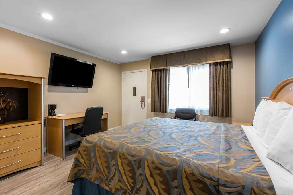 Rodeway Inn Escondido Downtown - photo 14